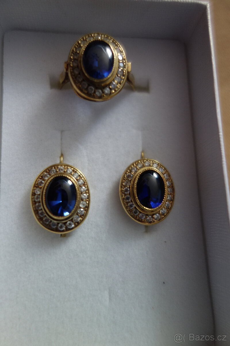 zlatá souprava se safíry prsten a naušnice - 5