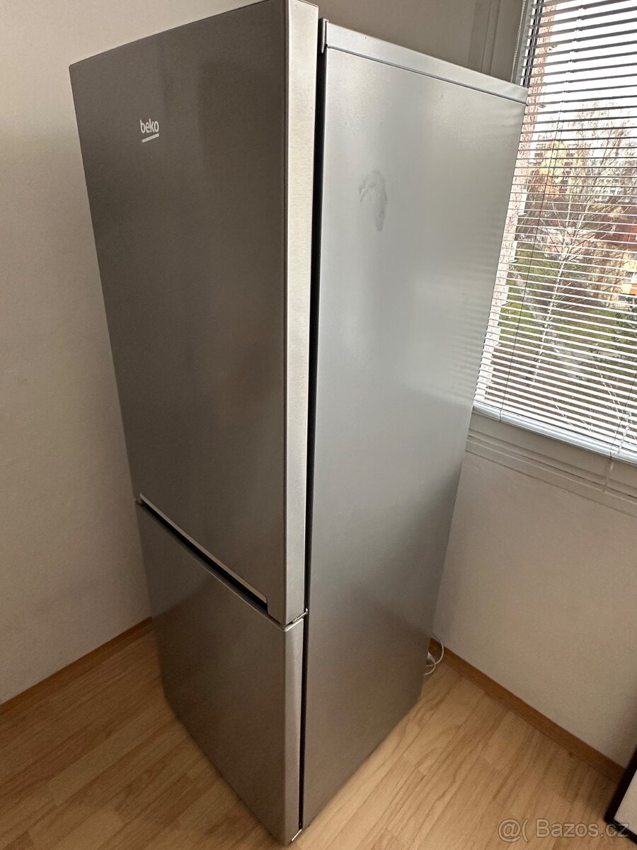 Zánovní kombinovaná lednice beko - 5