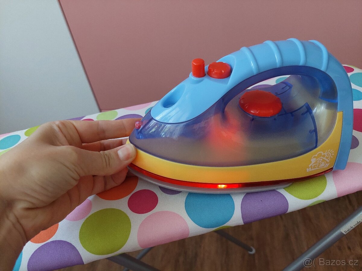 Žehlící prkno s žehličkou - 5