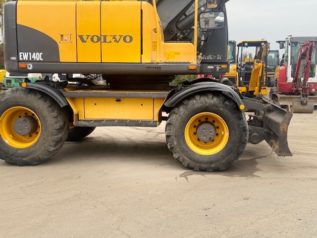 Kolový bagr Volvo EW140C - 5