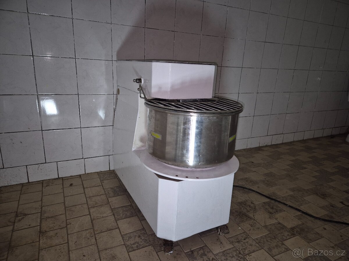 Hnětač těsta. Hnětací stroj. - 5