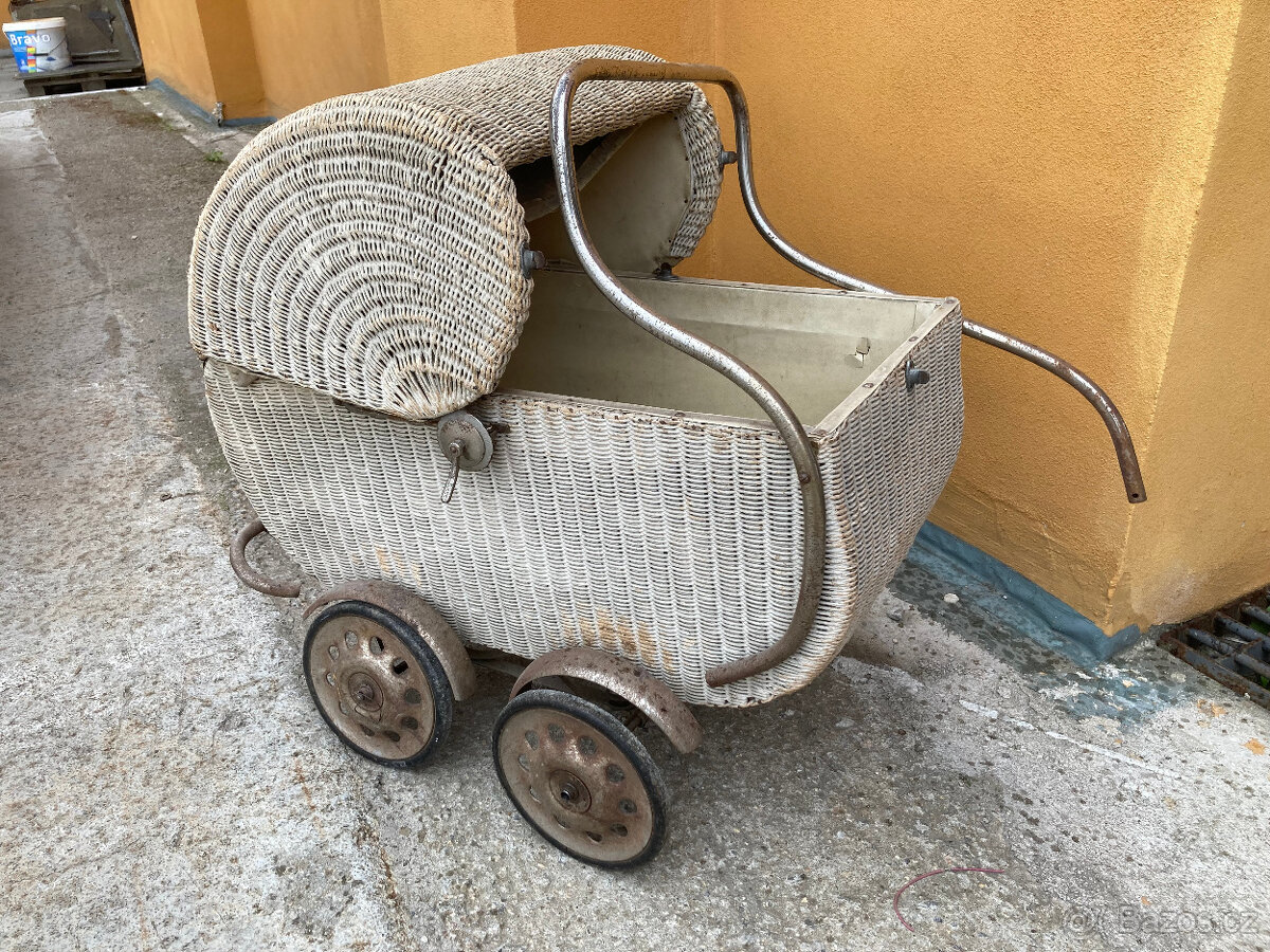 Kočárek dětský starožitný hračka za 500 kč - 5