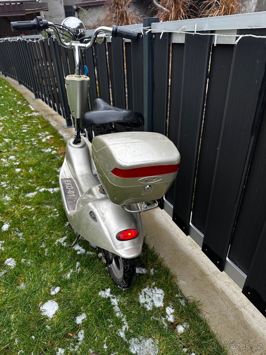Prodám elektro skútr. - 5