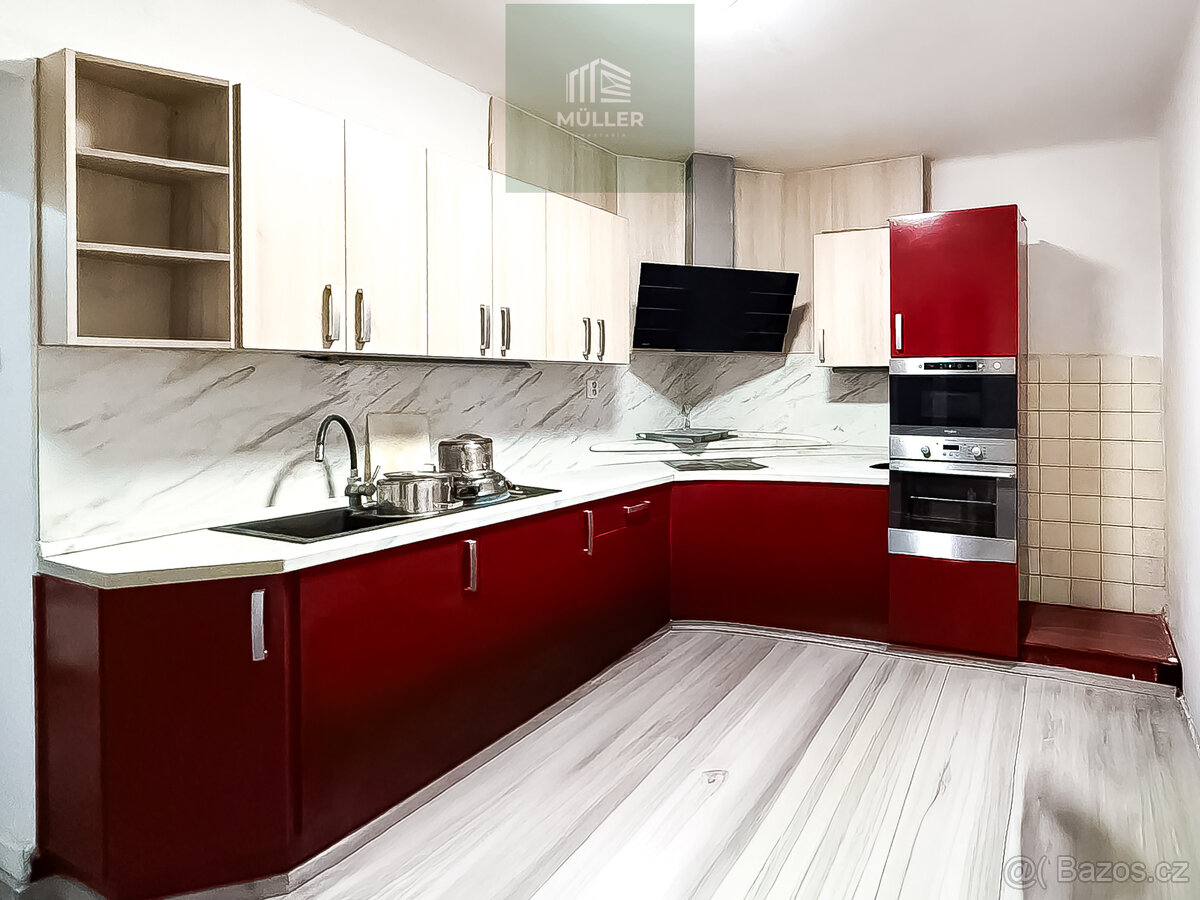 Pronájem domu po rekonstrukci – 4 parkovací místa, přístřeše - 5