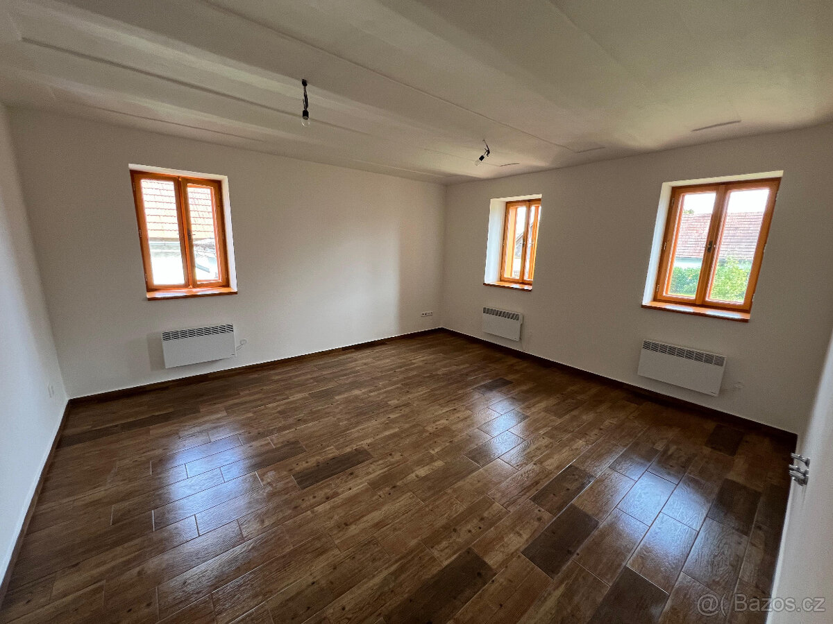 Prodám zrekonstruovanou chalupu 90km od Prahy - 5