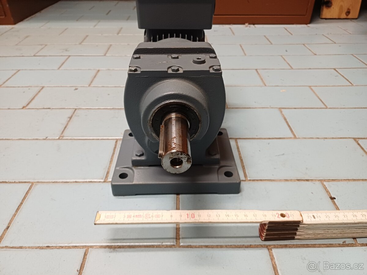 Nový elektromotor s převodovkou - 5