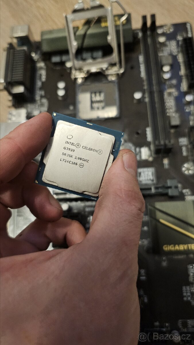 Gigabyte H110-D3S + intel G3930 - 5