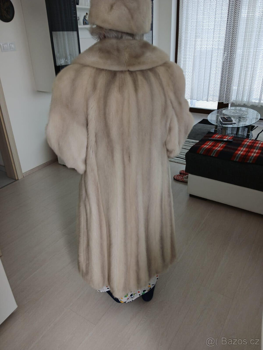 stříbrný norkový kožich - 5