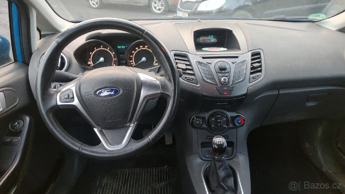 Prodám Ford Fiesta 1,25i,r.v.2014 - 5