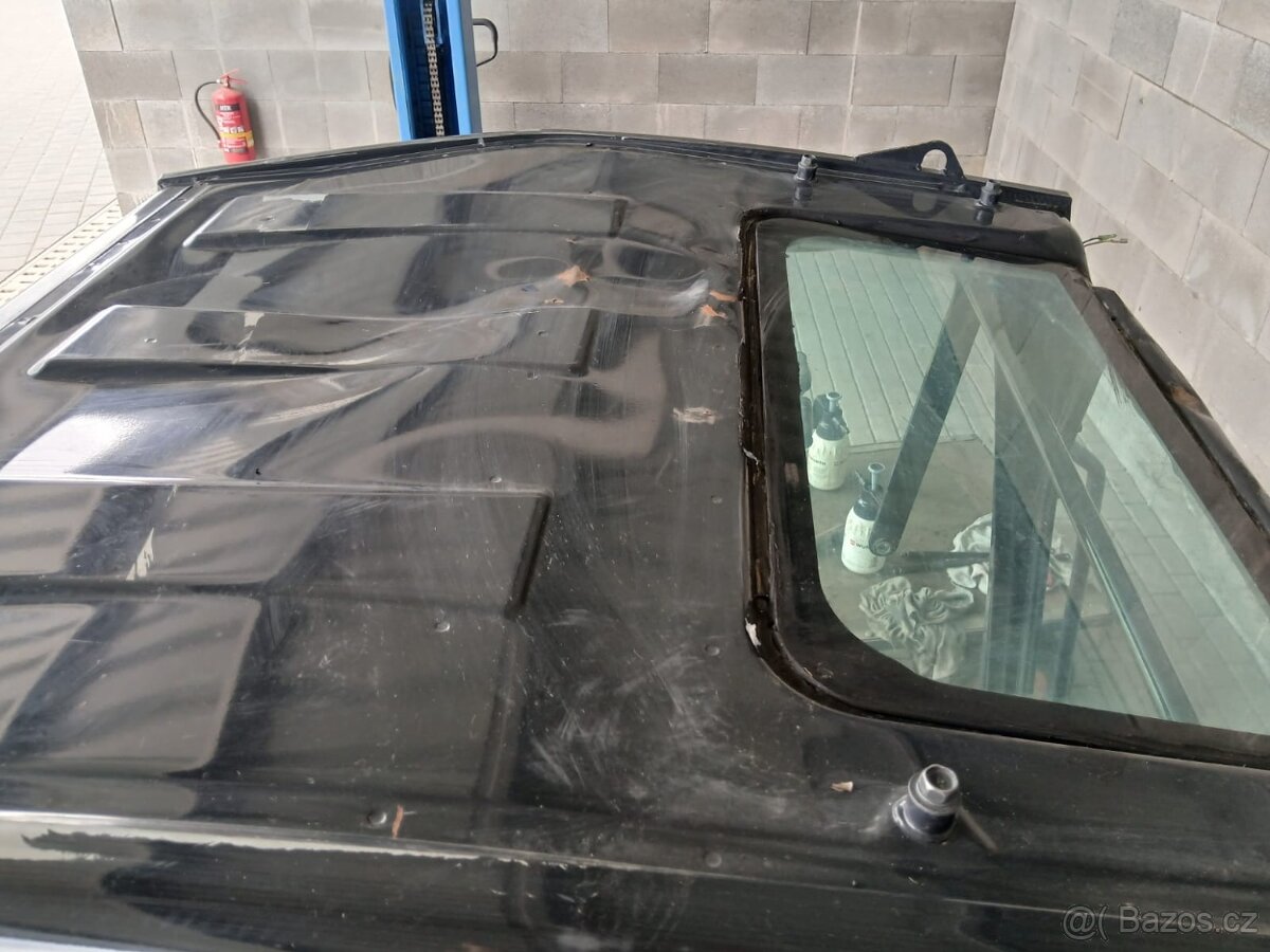 Lehce poškozená kabina bagru Kubota U56-5 - 5