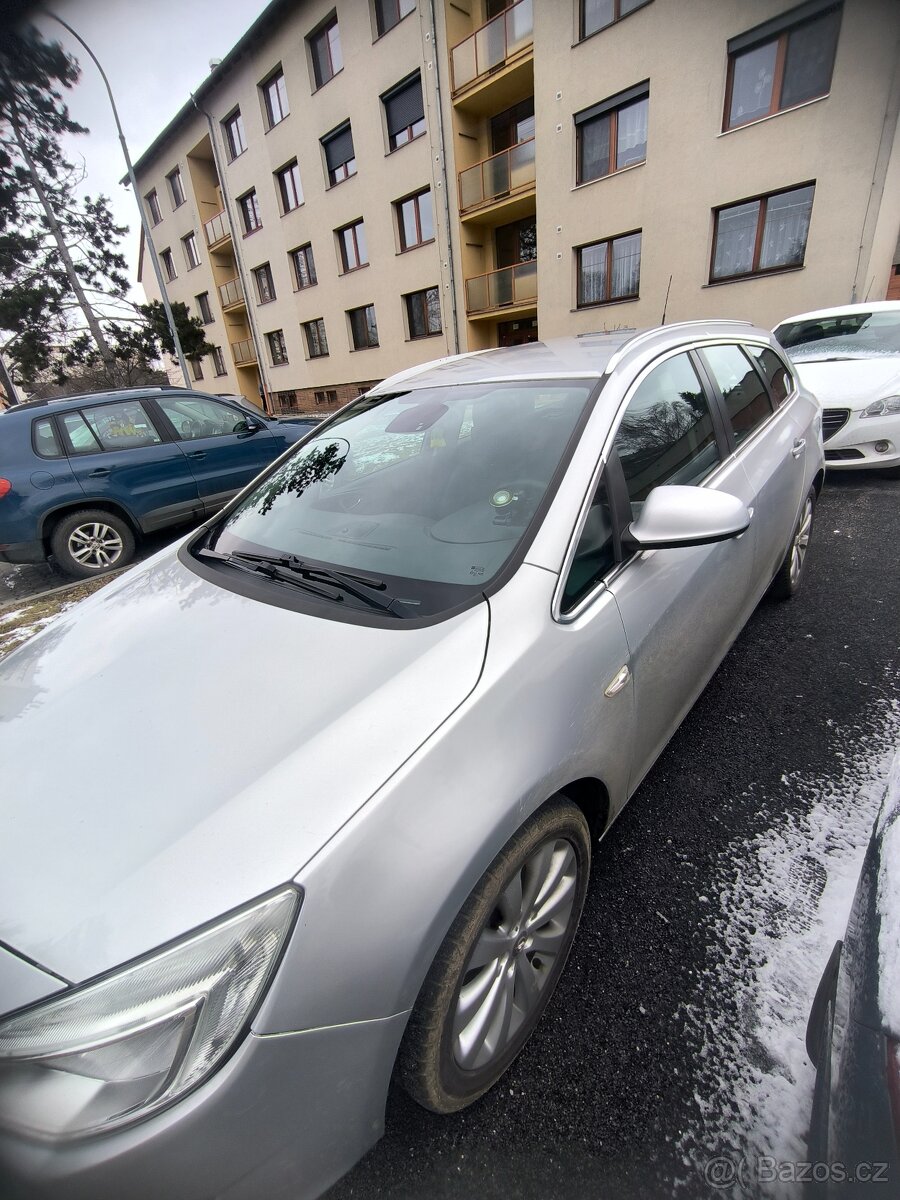 Opel Astra J 1.4 16V, 103kw, 2011 - 5