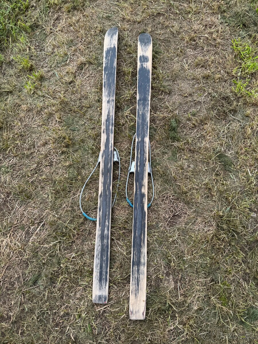 Staré retro dřevěné lyže - 5