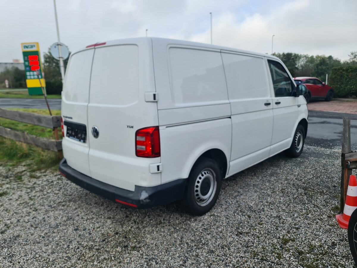VW Transportér T6 2,0 TDi 75 kw 07/2016 - 5