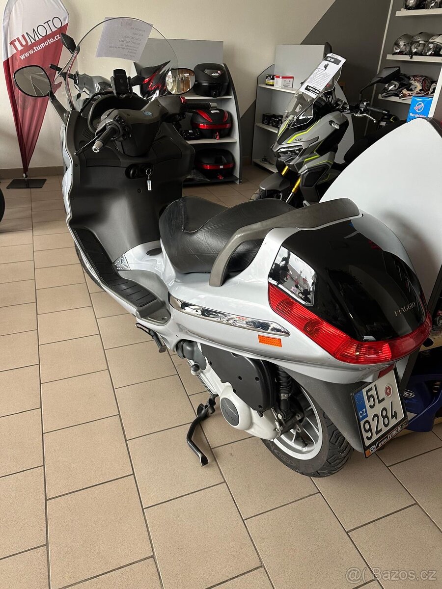 Skútr Piaggio X8 - 5