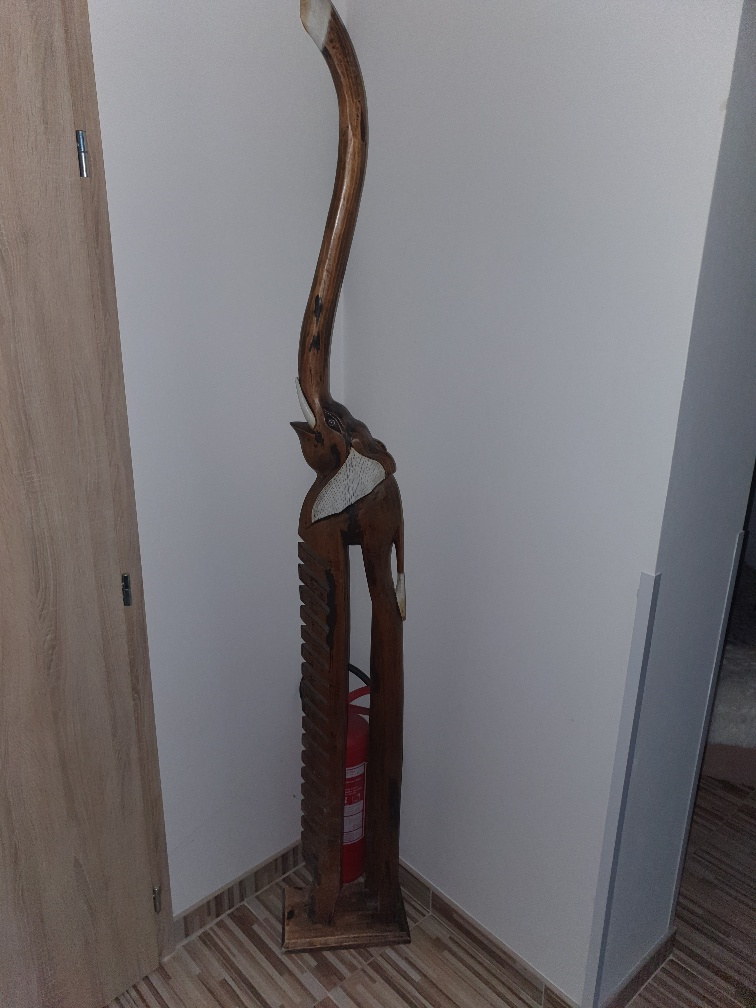 Prodám - 2m vysoký dřevěný slon - 5