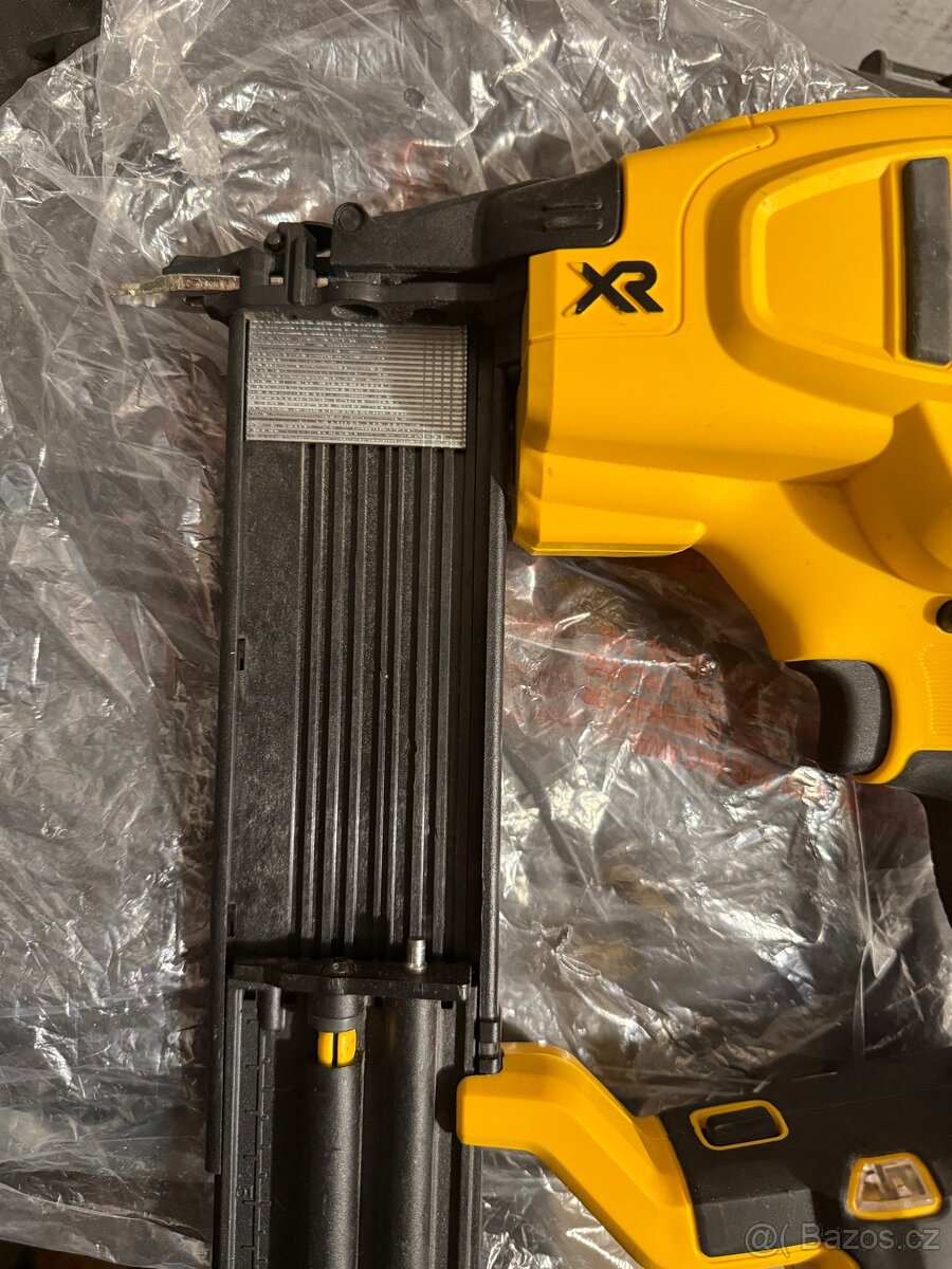 DeWALT Akumulátorová hřebíkovačka DCN680 - 5