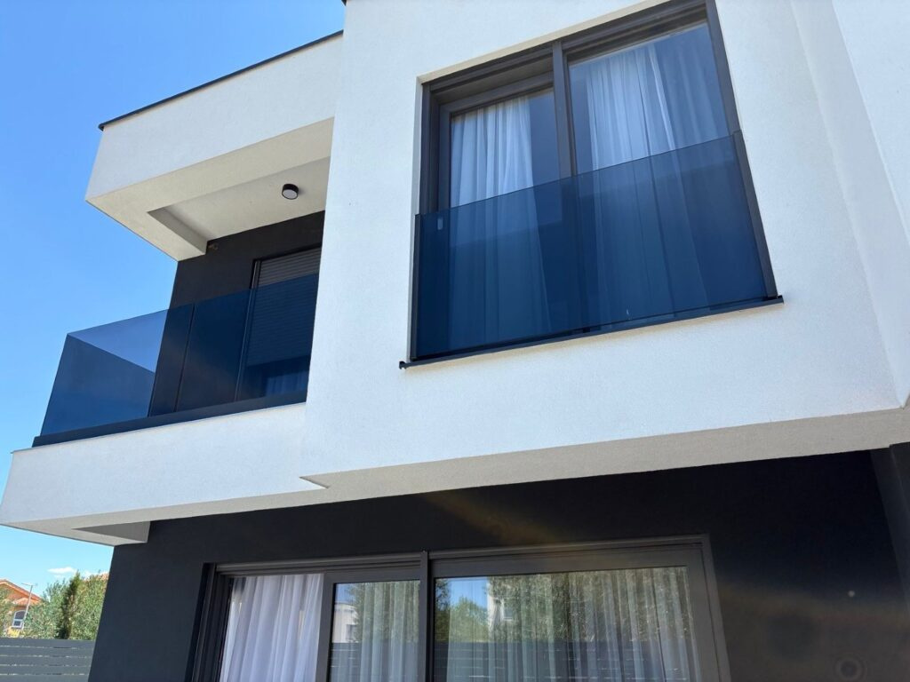 Chorvátsko-Moderný kompletne zariadený dom s bazénom - 5