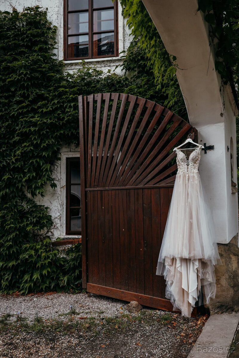 Prodám svatební šaty cena dohodou - 5