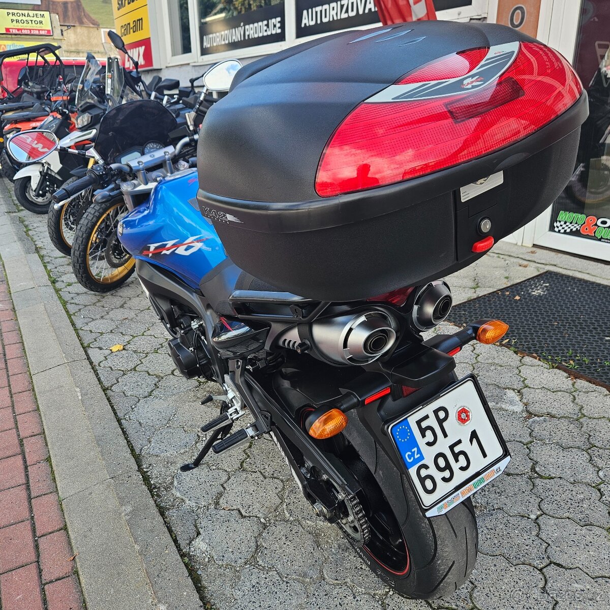 Yamaha FZ 6 Fazer, 1x zadní kufr, 2x klíč - 5