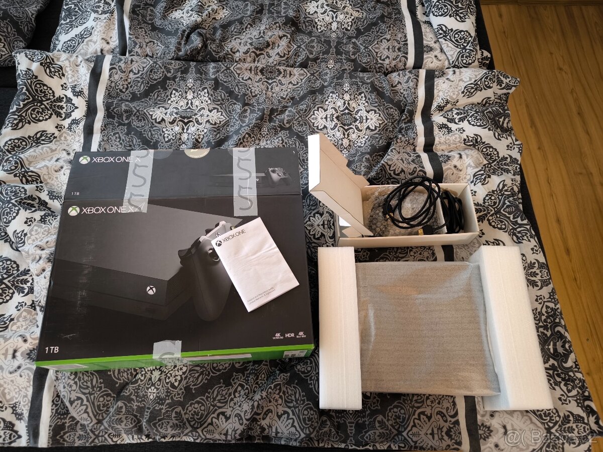XBOX ONE X 1TB (použitý) - 5