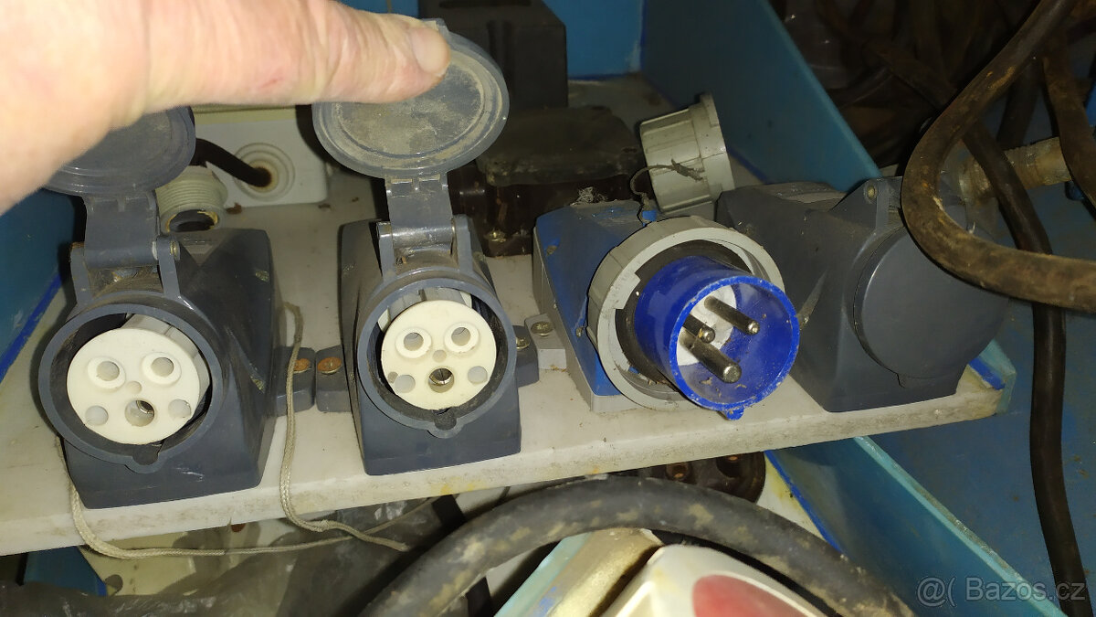 Prodlužovací kabel 4 x 380 V , rozvodné desky se spínači - 5