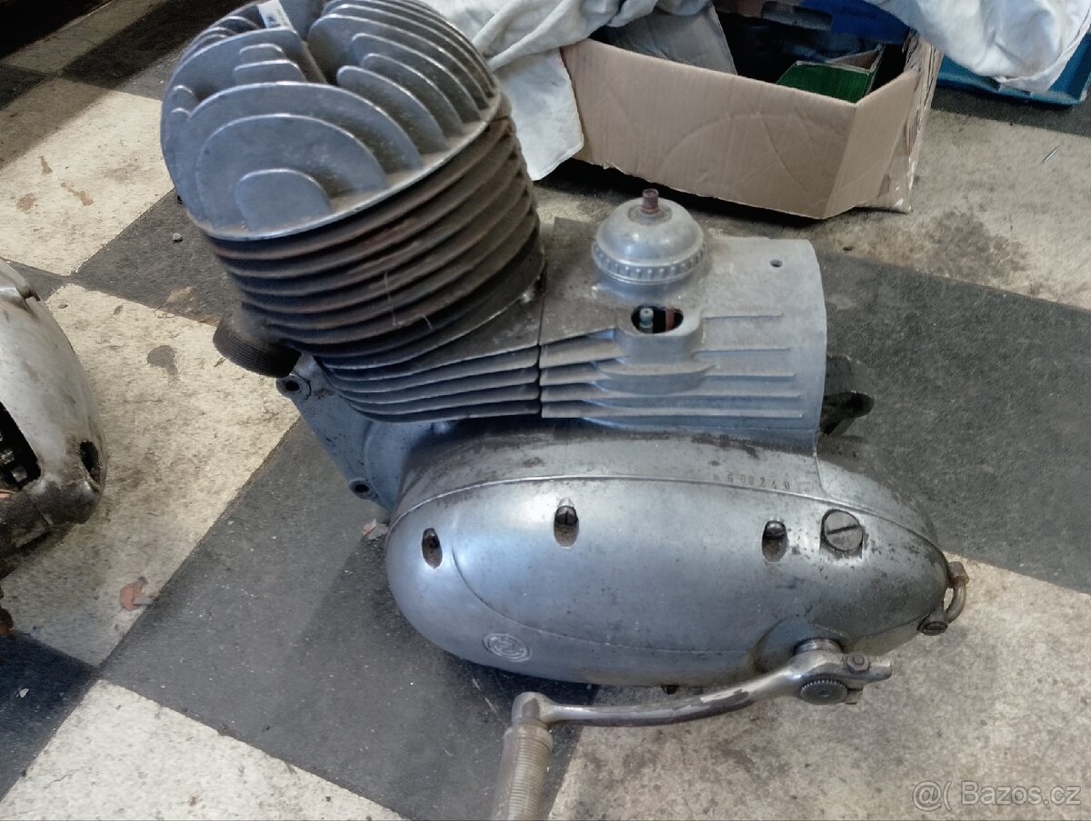 ČZ 175 motor - 5
