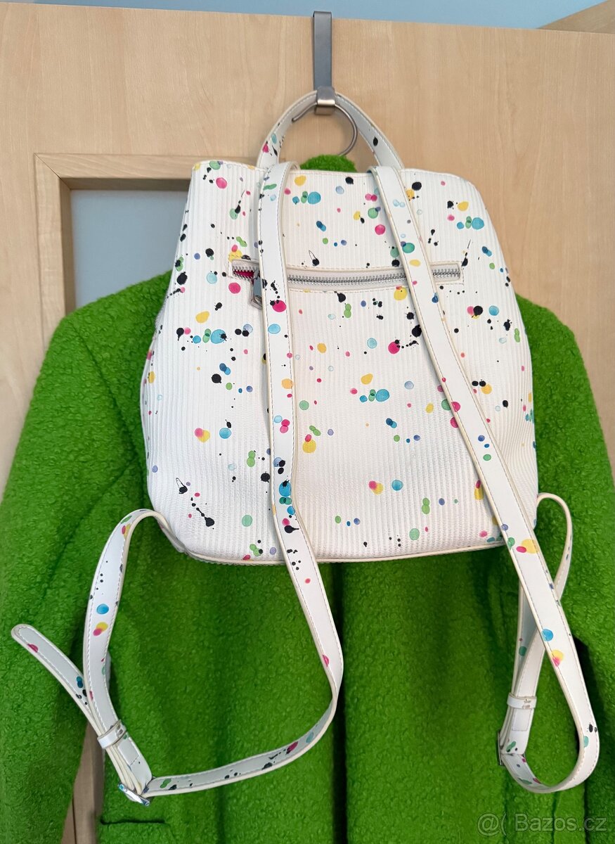 Dám. bílý batoh Desigual, sleva 1.599 Kč. - 5