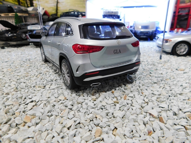 model auta Mercedes GLA 1:18 - 5