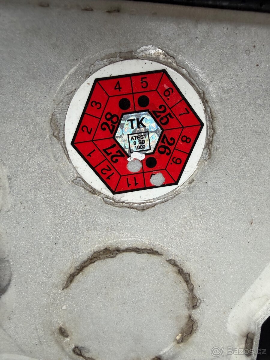 Škoda Octavia 2 1.6 benzín - 5