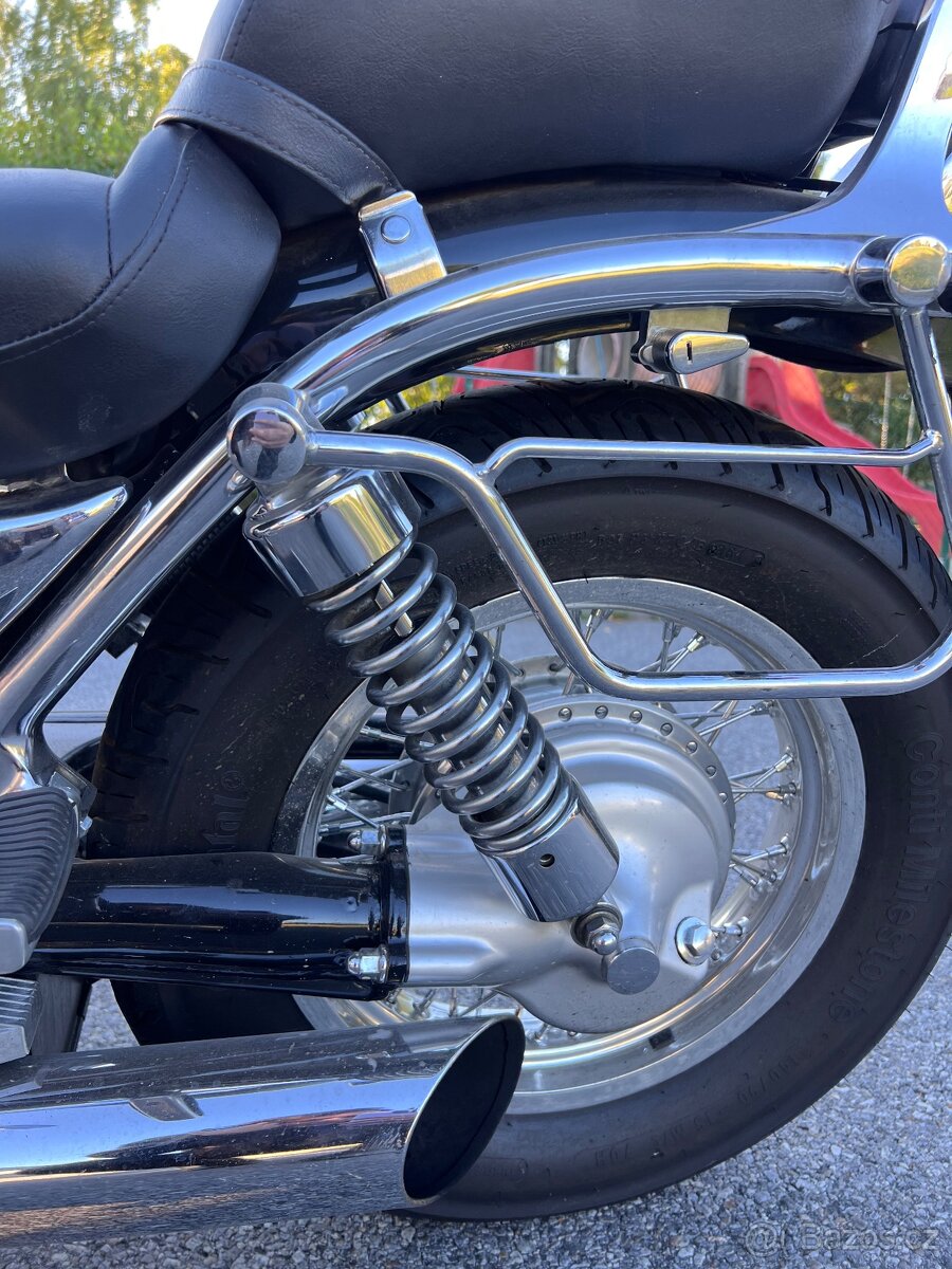 Suzuki VS800GL Intruder - 5