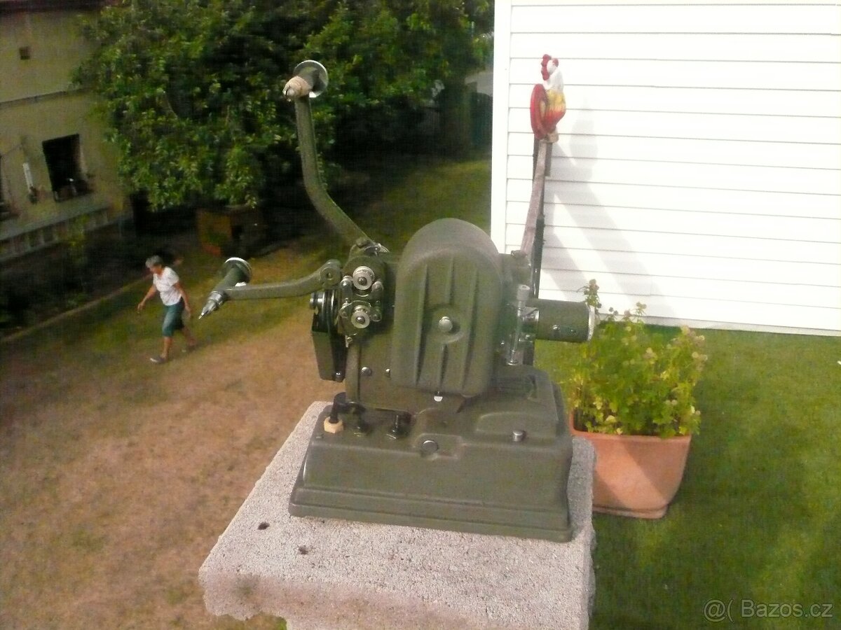 8 mm promítačka - 5