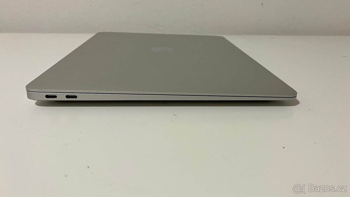 Macbook Air 13” 2020 M1 PRAHA - 5
