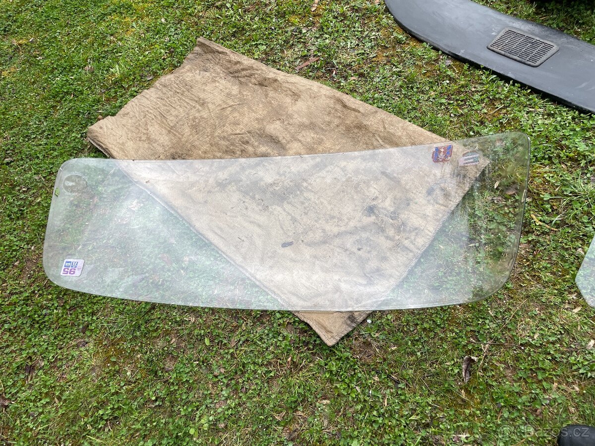 Čelní sklo Tatra 603 - 5