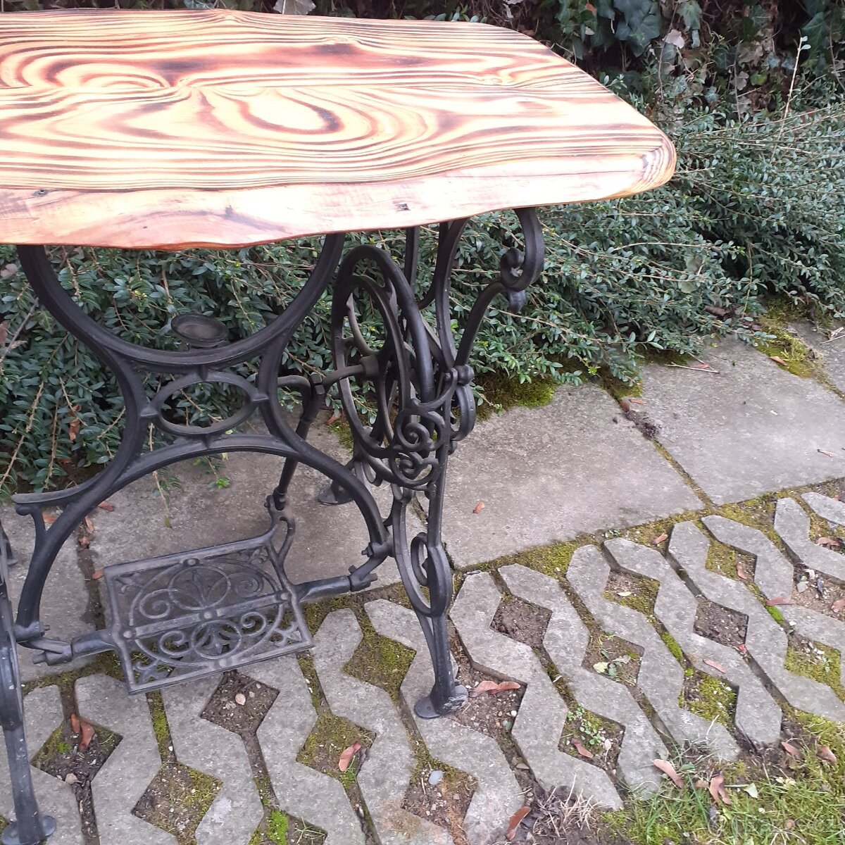 Stolek ze šicího stroje - 5