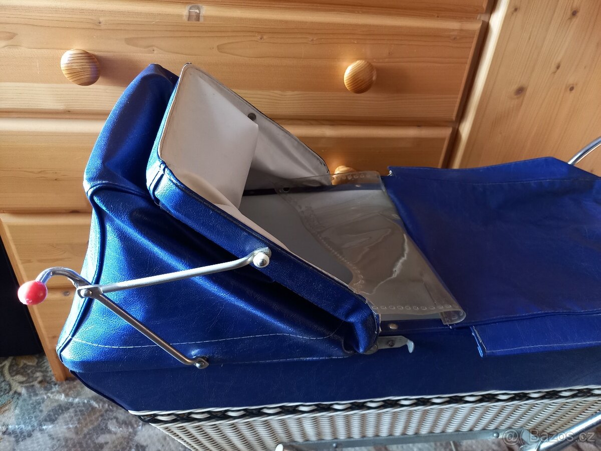 Retro starožitný kočárek pro panenky se sklápěcí střechou - 5