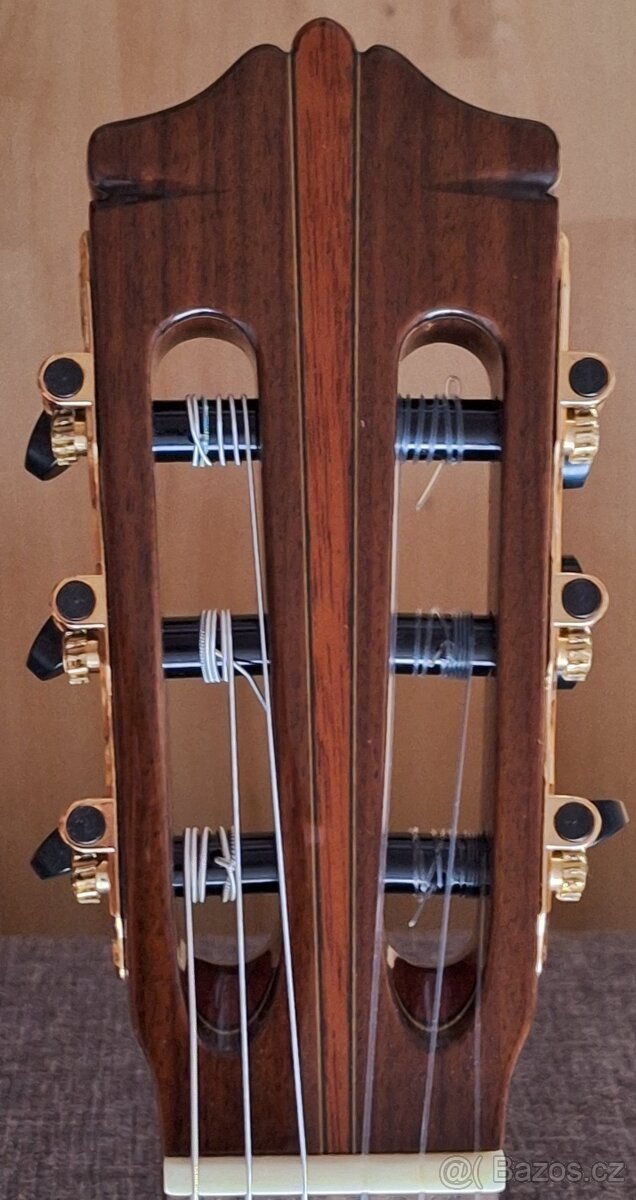 Celomasivní 4/4 klasická kytara Martinez MCG-118S - 5