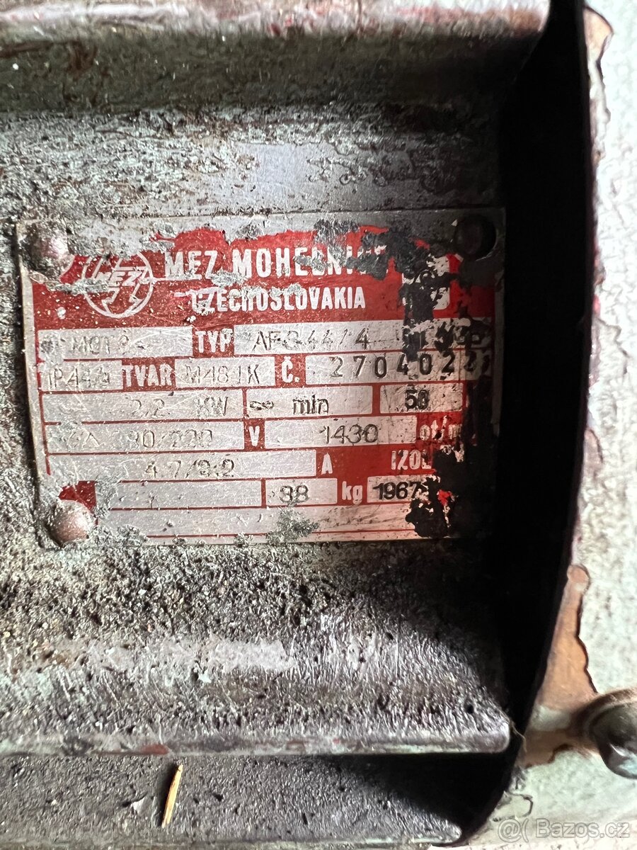 Elektromotor s převodovkou a mlýnek - 5