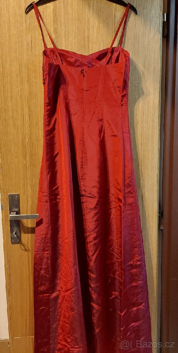 Balíkovna za 69,- Kč. Plesové bordó šaty. - 5
