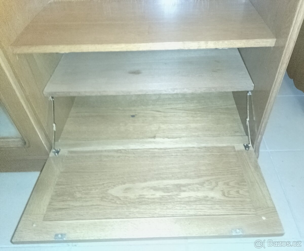 Dubová předsíňová zašupovací šatní skříň - 5