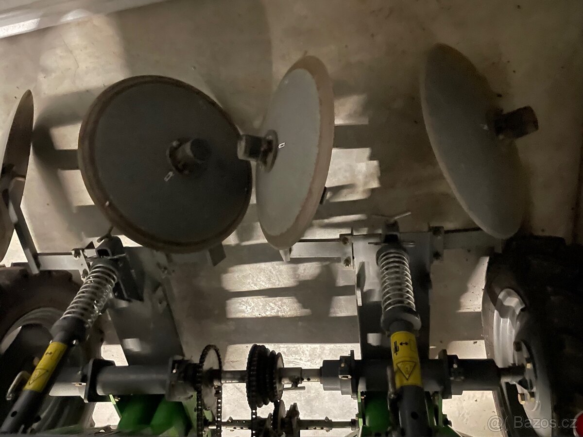 Sazeč brambor Kora 2 - 5