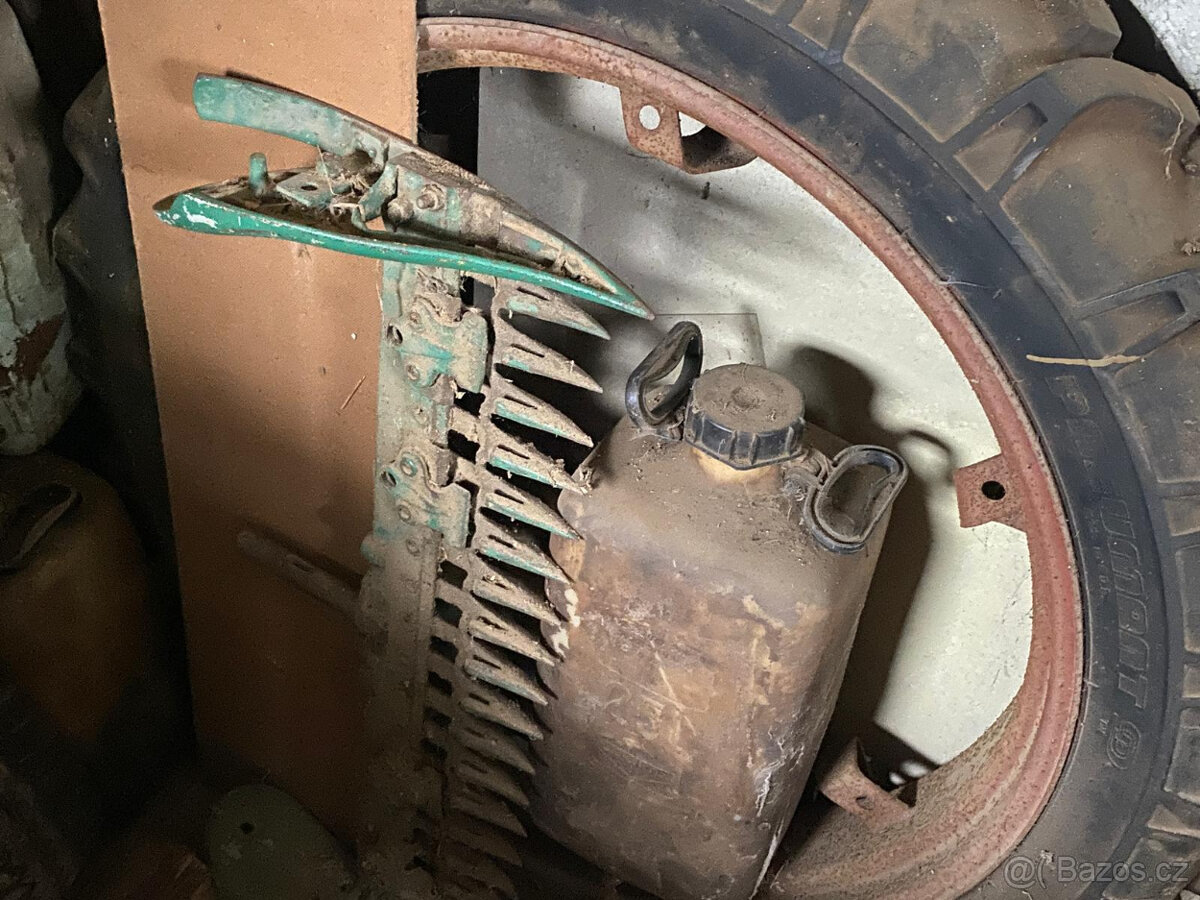 TRAKTOR RS09 4válec - 5