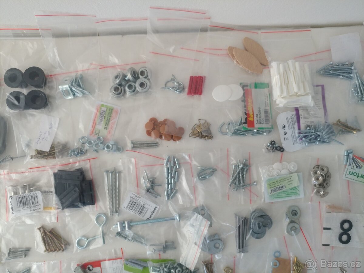 Spojovací materiál všemožného druhu, roztříděno, celkem 4 kg - 5