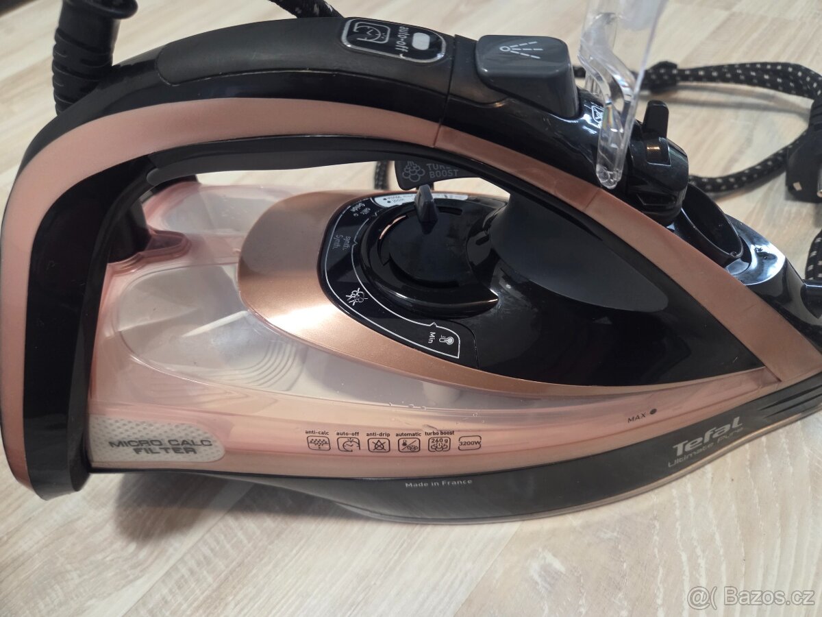 Napařovací žehlička Tefal Ultimate Pure FV9845E0 v záruce - 5