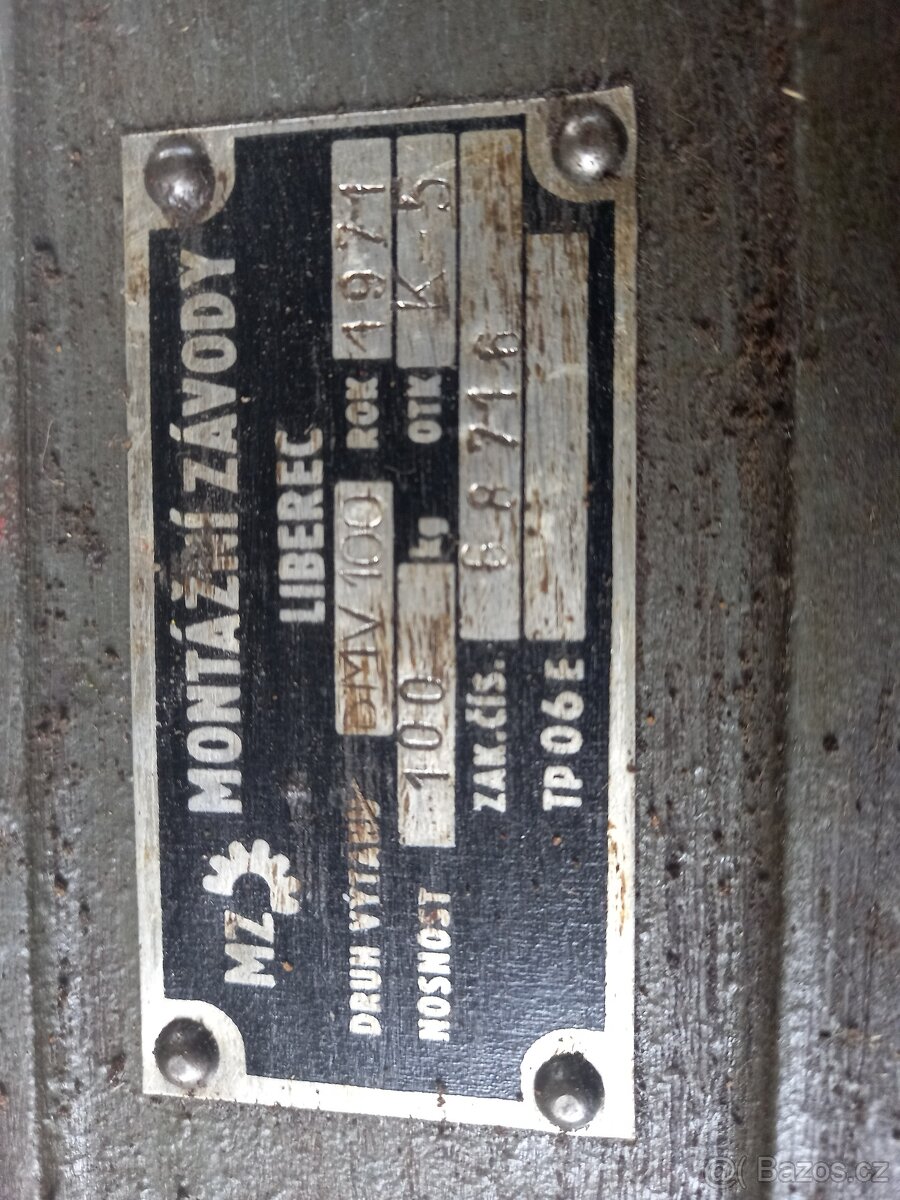 El. motor se šnekovým převodem. - 5