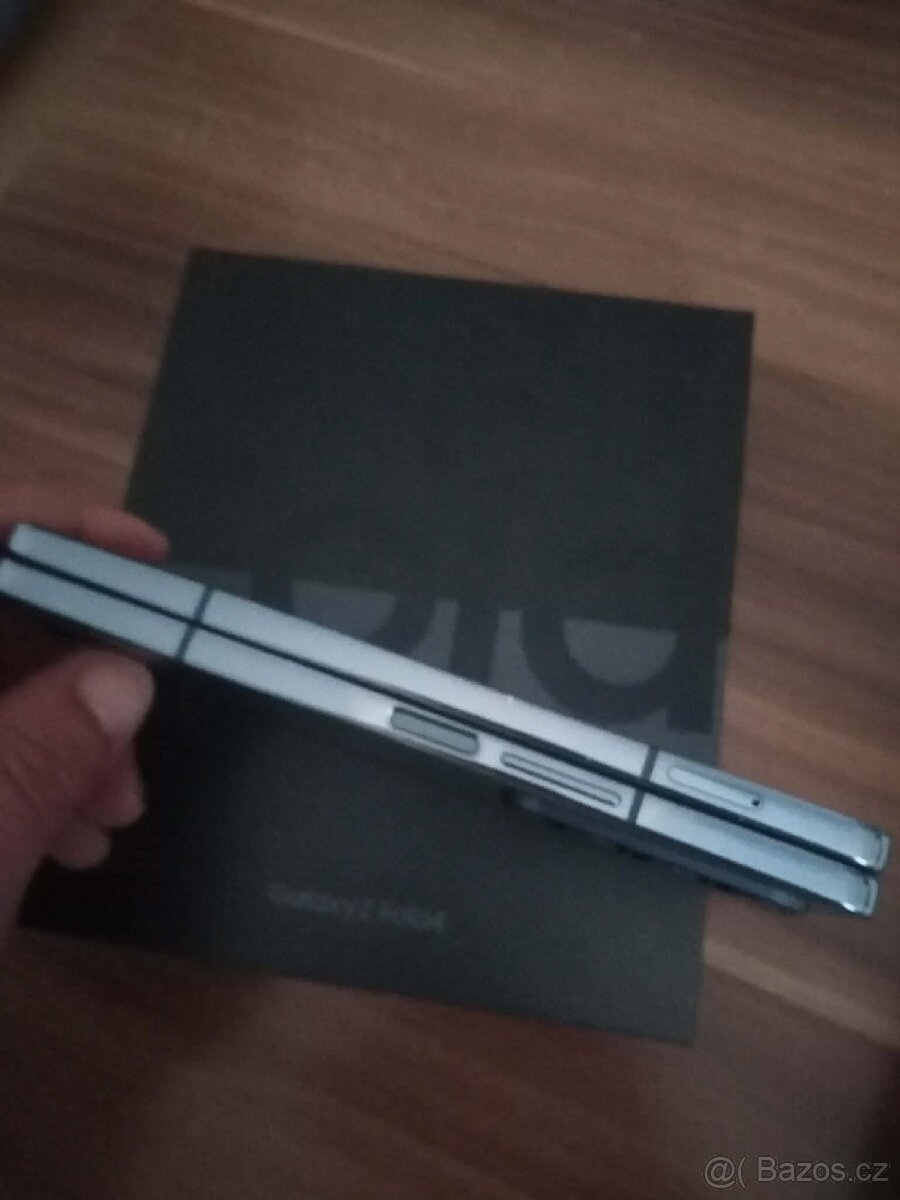 Prodám-Vyměním Samsung Galaxy Z Fold4 5G 12GB/512GB... - 5