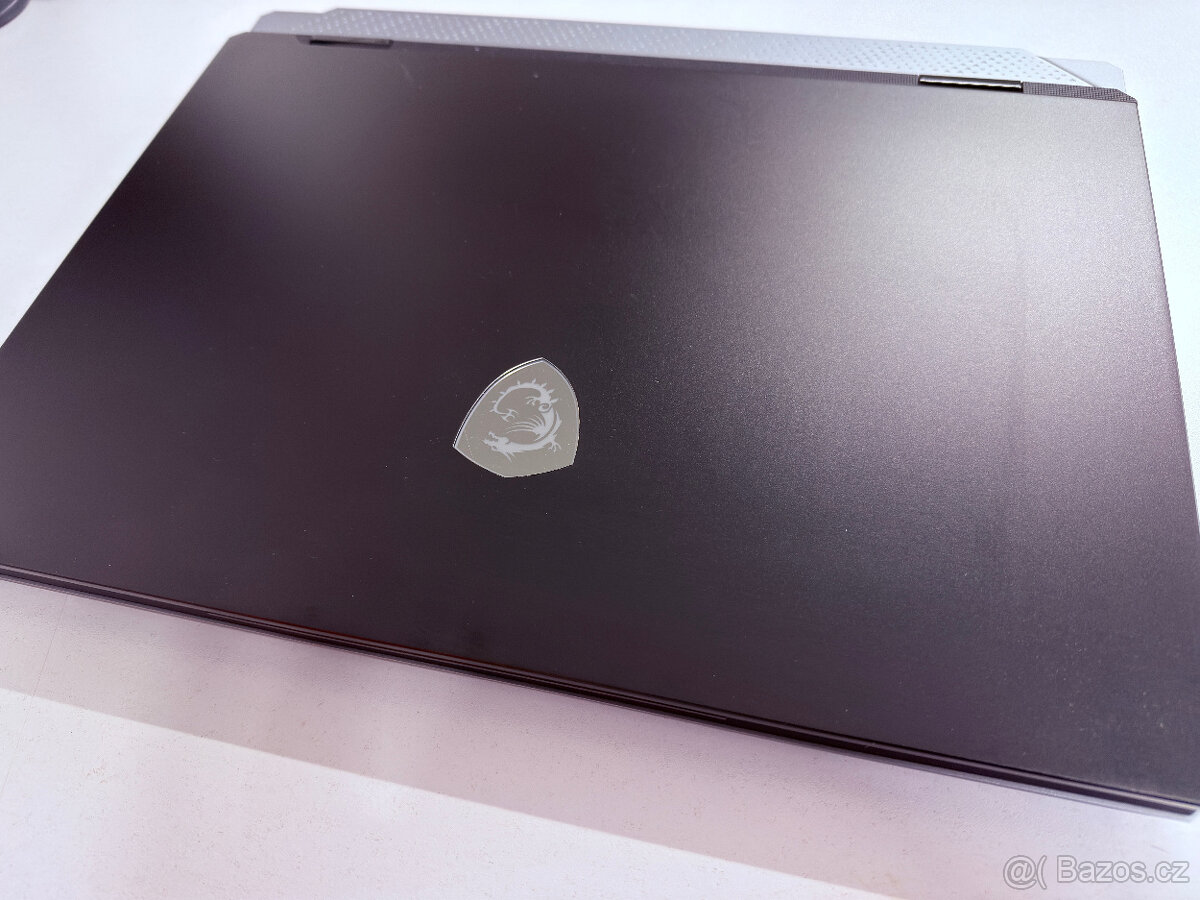 MSI TITAN 18 HX A14VIG - 5