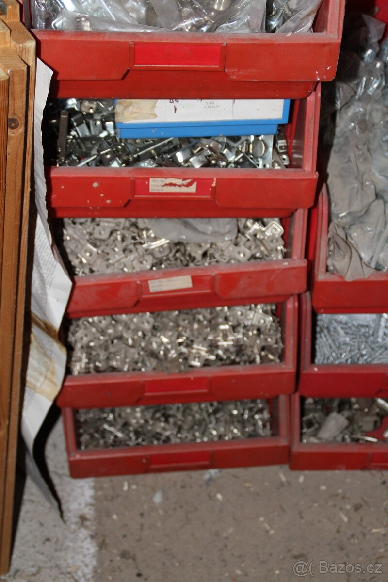 Prodám kování na kuchyně,panty - 5