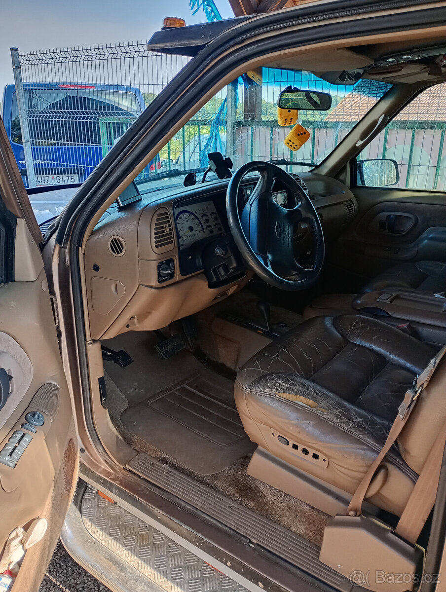 CHevrolet Suburban -DIESEL- 4x4 - 5