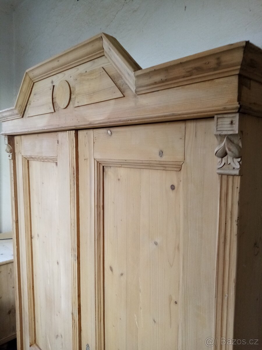 Starožitná selská šatní skříň - 5