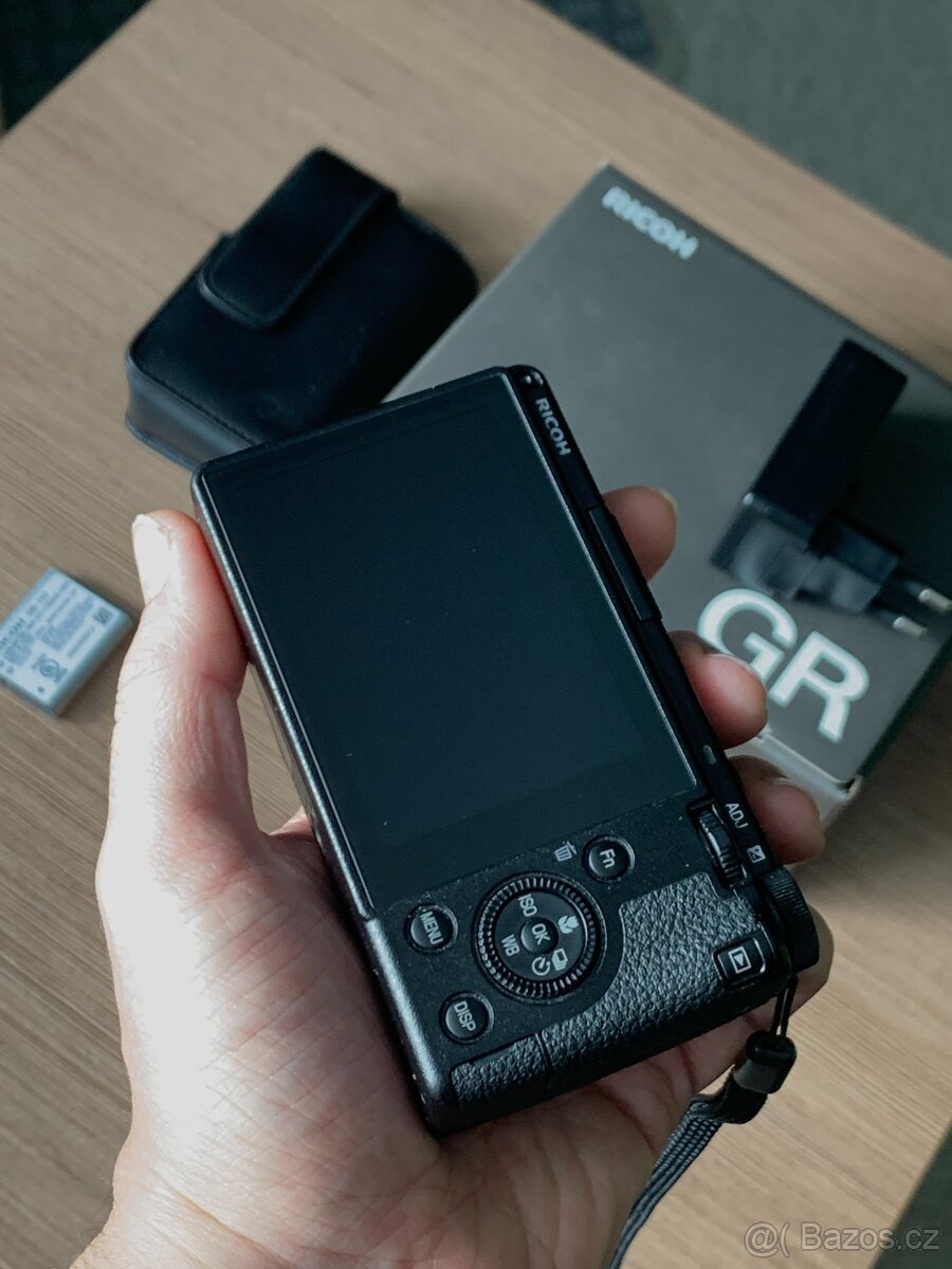 Ricoh GR III - 5